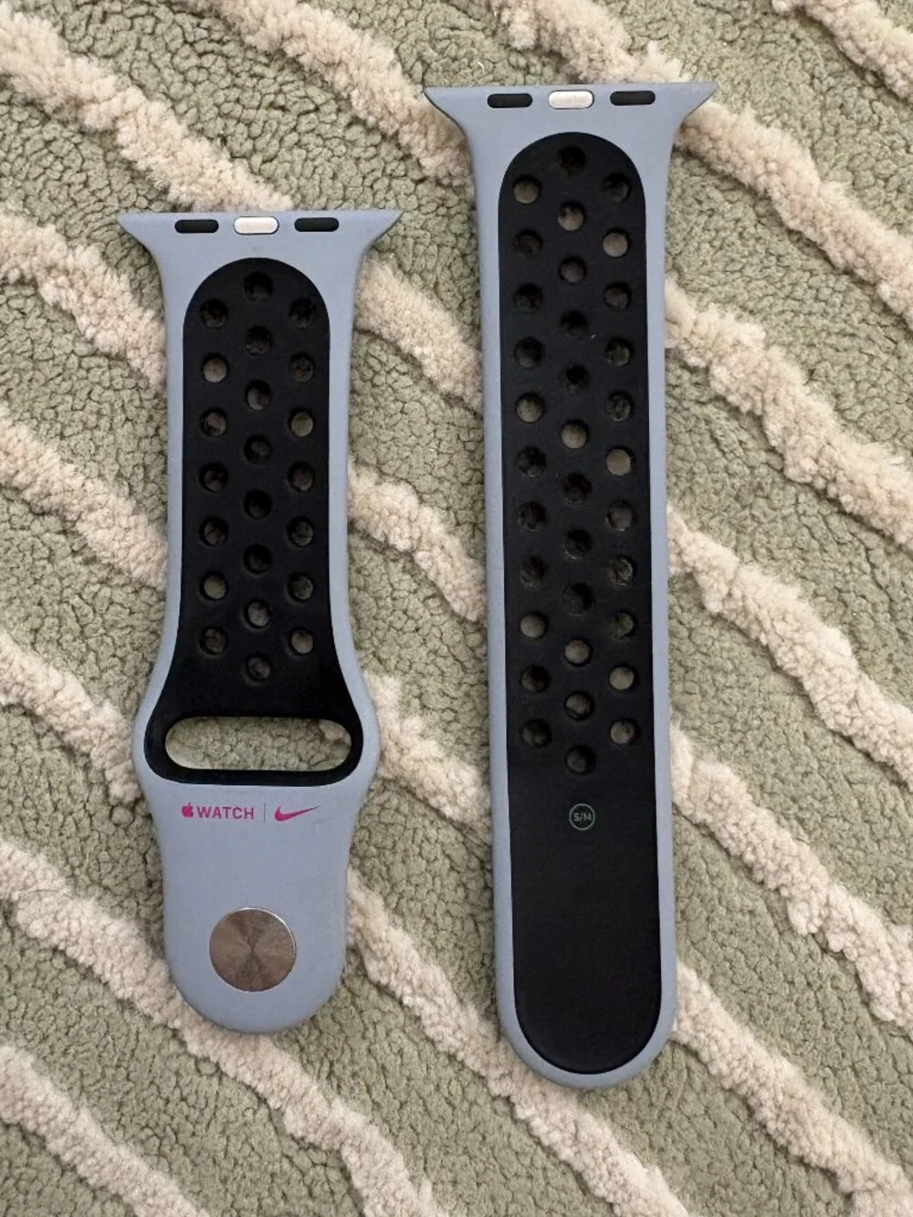 Official Apple Watch x Nike Sport Band - Grey / Black (S/M)